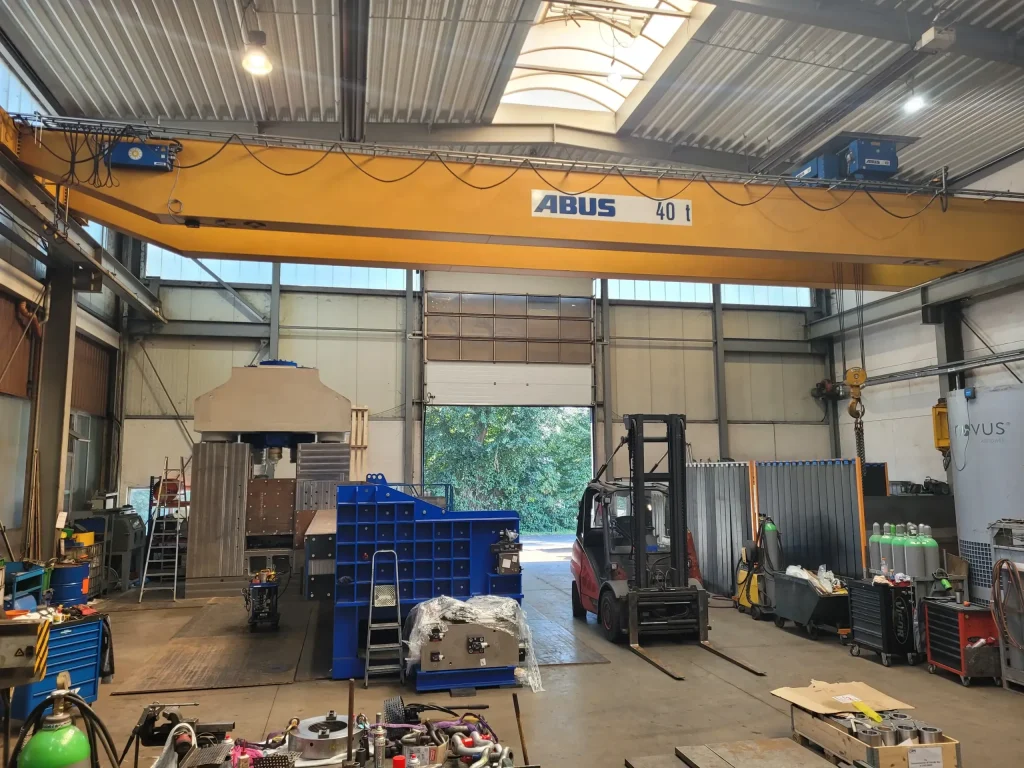 Blick in die Montagehalle Oberländer Recycling